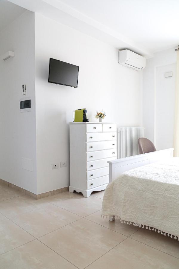 Casa Clementina Rooms Vista Mare Порто-Чезарео Екстер'єр фото